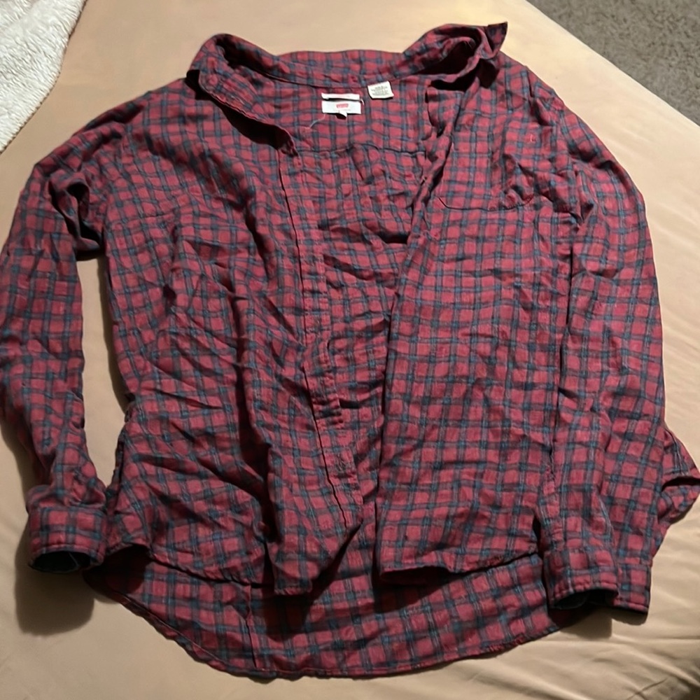 Women’s Levi’s Button Up Shirt - Tailored Fit